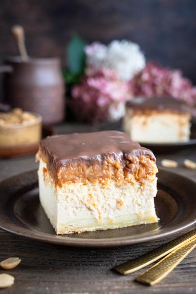 Zdjęcie - Sernik Snickers - Przepisy kulinarne ze zdjęciami