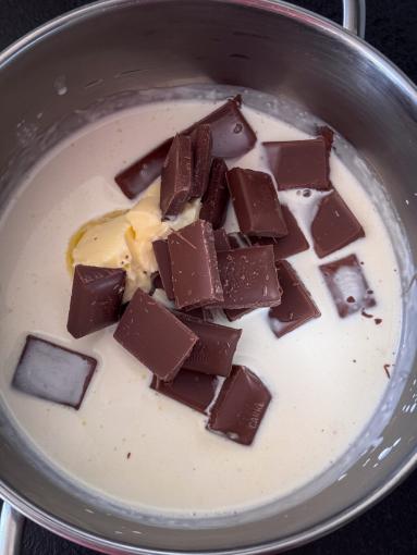 Zdjęcie - Sernik Snickers - Przepisy kulinarne ze zdjęciami