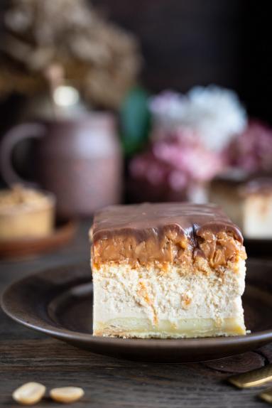 Zdjęcie - Sernik Snickers - Przepisy kulinarne ze zdjęciami