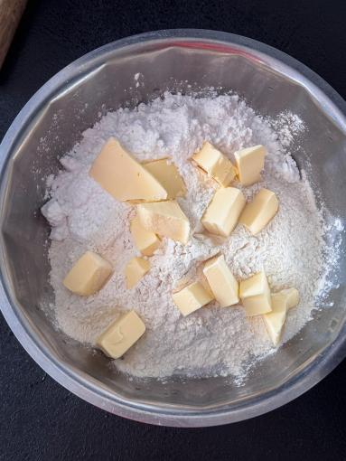 Zdjęcie - Sernik Snickers - Przepisy kulinarne ze zdjęciami