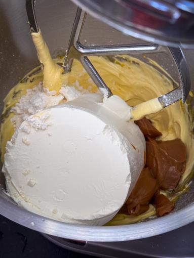 Zdjęcie - Sernik Snickers - Przepisy kulinarne ze zdjęciami