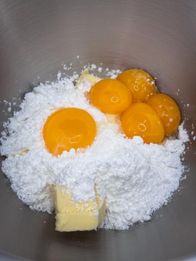 Zdjęcie - Sernik Snickers - Przepisy kulinarne ze zdjęciami