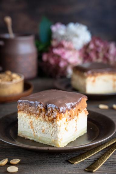 Zdjęcie - Sernik Snickers - Przepisy kulinarne ze zdjęciami