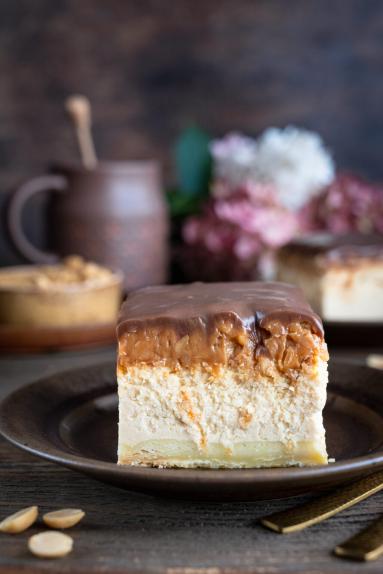 Zdjęcie - Sernik Snickers - Przepisy kulinarne ze zdjęciami