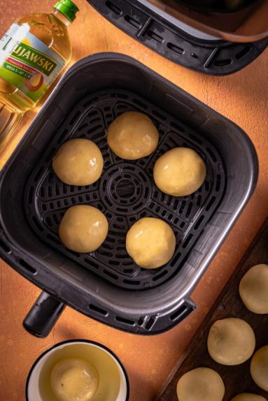 Zdjęcie - Domowe pączki z air fryera - Przepisy kulinarne ze zdjęciami