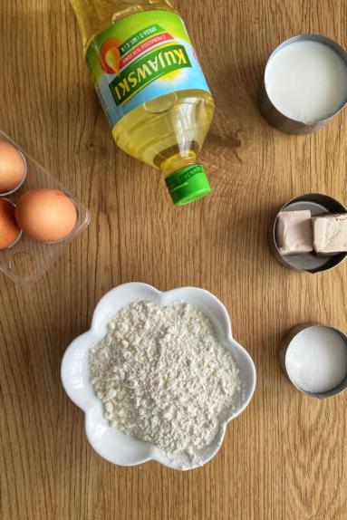 Zdjęcie - Faworki drożdżowe - Przepisy kulinarne ze zdjęciami