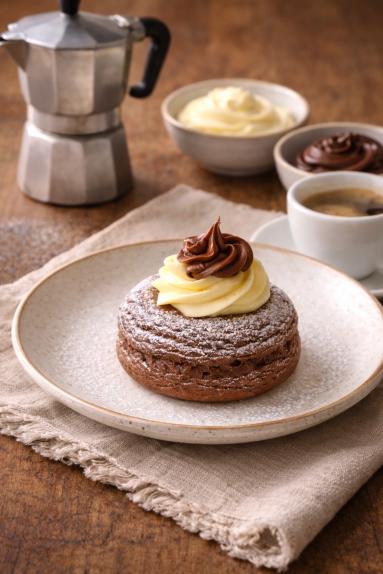 Zdjęcie - Kakaowe zeppole z piekarnika - Przepisy kulinarne ze zdjęciami