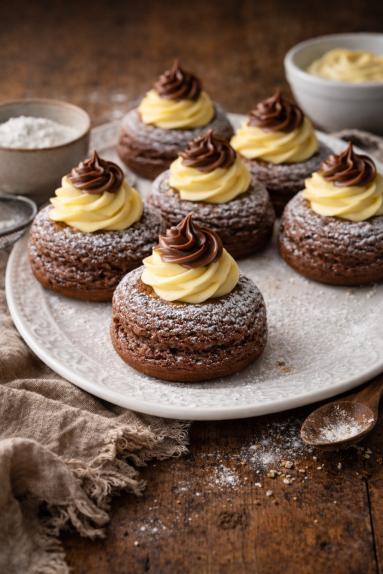 Zdjęcie - Kakaowe zeppole z piekarnika - Przepisy kulinarne ze zdjęciami