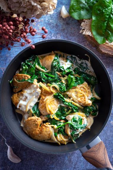 Zdjęcie - Polędwiczki z indyka ze szpinakiem - Przepisy kulinarne ze zdjęciami