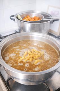 Zdjęcie: Passatelli in brodo /serowe kluseczki w rosole Zdjęcie - Passatelli in brodo /serowe kluseczki w rosole - Przepisy kulinarne ze zdjęciami