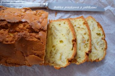 Zdjęcie - Babka piaskowa z jabłkami - Napiecyku - Przepisy kulinarne ze zdjęciami