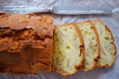 Zdjęcie - Babka piaskowa z jabłkami - Napiecyku - Przepisy kulinarne ze zdjęciami