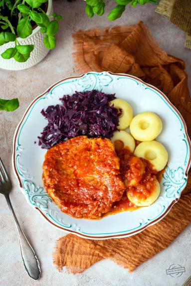 Zdjęcie - Schab w sosie pomidorowym - Przepisy kulinarne ze zdjęciami