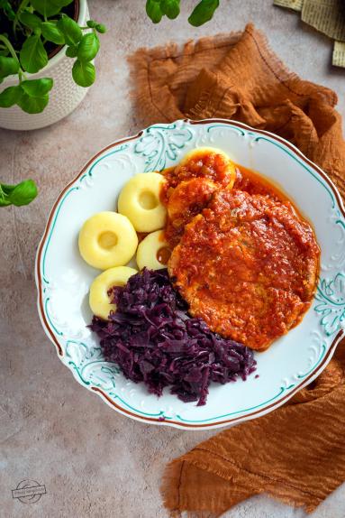 Zdjęcie - Schab w sosie pomidorowym - Przepisy kulinarne ze zdjęciami