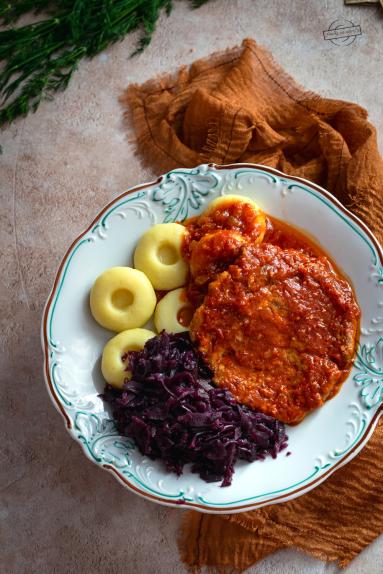 Zdjęcie - Schab w sosie pomidorowym - Przepisy kulinarne ze zdjęciami