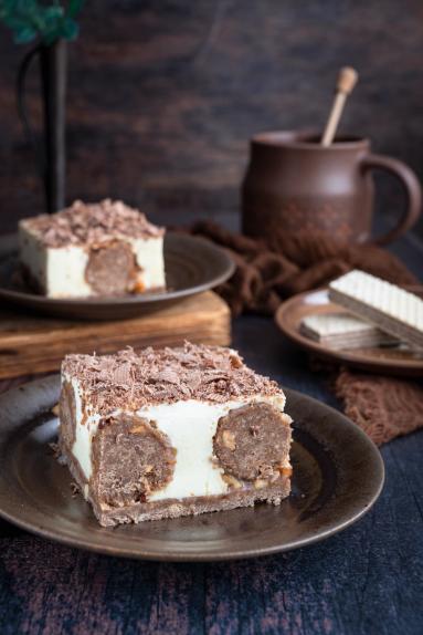 Zdjęcie - Ciasto z wafelkowymi kuleczkami &ndash; bez pieczenia - Przepisy kulinarne ze zdjęciami