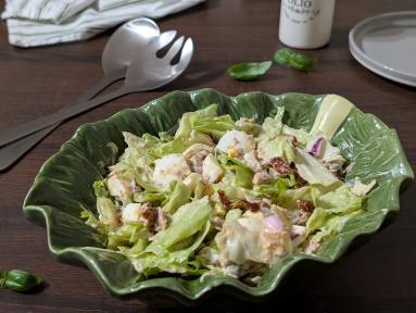 Zdjęcie: Sałatka z tuńczykiem i suszonymi pomidorami Zdjęcie - Sałatka z tuńczykiem i suszonymi pomidorami - Przepisy kulinarne ze zdjęciami