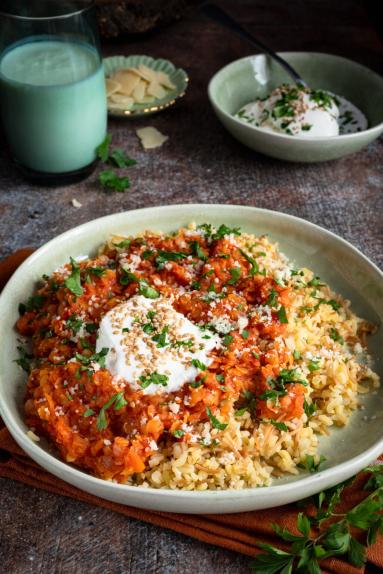 Zdjęcie - Gulasz z soczewicy z kaszą bulgur - Przepisy kulinarne ze zdjęciami