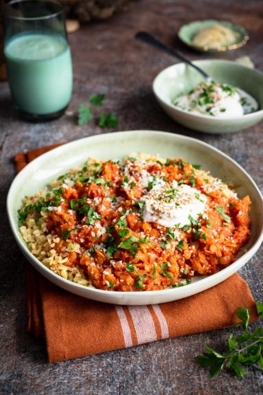 Zdjęcie - Gulasz z soczewicy z kaszą bulgur - Przepisy kulinarne ze zdjęciami