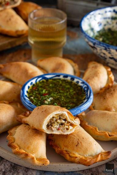 Zdjęcie - Argentyńskie empanadas z wołowiną - Przepisy kulinarne ze zdjęciami