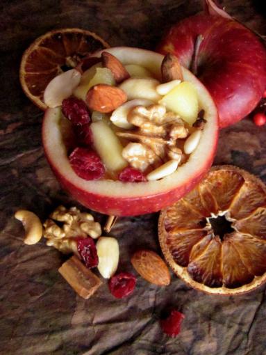 Zdjęcie - Jabłko z bakaliami /Miseczka obfitości - Przepisy kulinarne ze zdjęciami