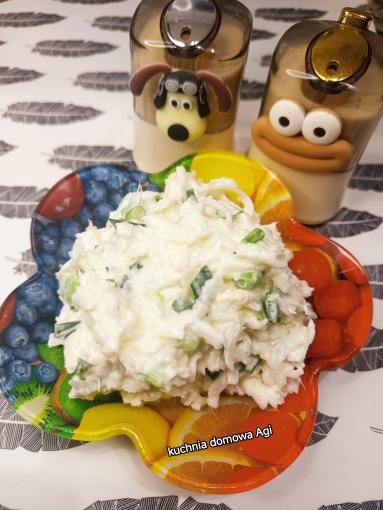 Zdjęcie: Surówka z białej rzodkwi i szczypiorku ze śmietaną Zdjęcie - Surówka z białej rzodkwi i szczypiorku ze śmietaną - Przepisy kulinarne ze zdjęciami