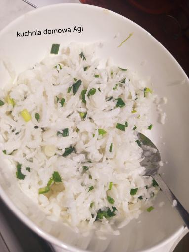 Zdjęcie: Surówka z białej rzodkwi i szczypiorku ze śmietaną Zdjęcie - Surówka z białej rzodkwi i szczypiorku ze śmietaną - Przepisy kulinarne ze zdjęciami