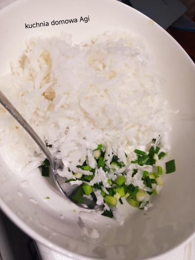 Zdjęcie: Surówka z białej rzodkwi i szczypiorku ze śmietaną Zdjęcie - Surówka z białej rzodkwi i szczypiorku ze śmietaną - Przepisy kulinarne ze zdjęciami