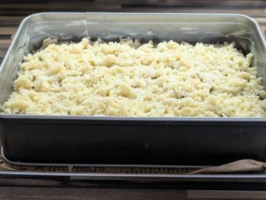 Zdjęcie - Ciasto z białą czekoladą, bor&oacute;wkami i kruszonką - Przepisy kulinarne ze zdjęciami