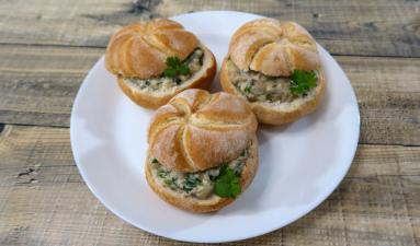 Zdjęcie - Bułeczki nadziewane sosem pieczarkowym + film &ndash; Smakowite Dania - Przepisy kulinarne ze zdjęciami