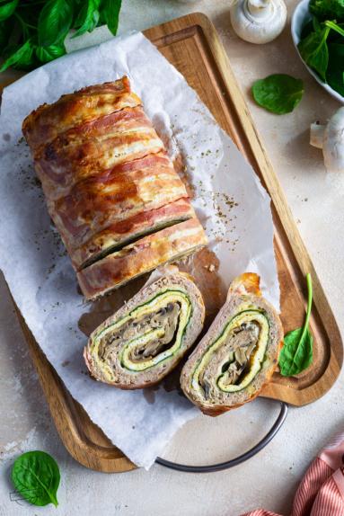 Zdjęcie - Pieczeń z omletem, serem i pieczarkami - Przepisy kulinarne ze zdjęciami