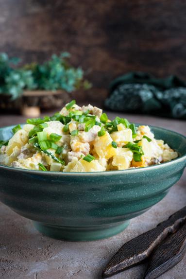 Zdjęcie - Sałatka ziemniaczana z wędzonym kurczakiem i marynowanymi pieczarkami - Przepisy kulinarne ze zdjęciami