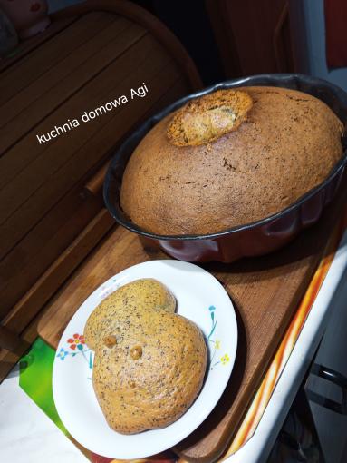 Zdjęcie - Wilgotna babka na oleju i śmietanie z makiem - Przepisy kulinarne ze zdjęciami