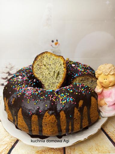 Zdjęcie - Wilgotna babka na oleju i śmietanie z makiem - Przepisy kulinarne ze zdjęciami