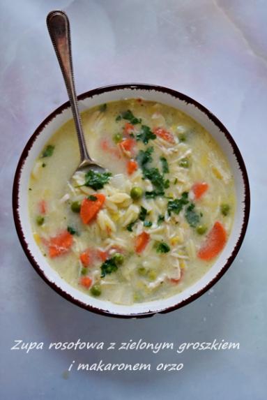 Zdjęcie - Zupa rosołowa z zielonym groszkiem i makaronem orzo - Napiecyku - Przepisy kulinarne ze zdjęciami