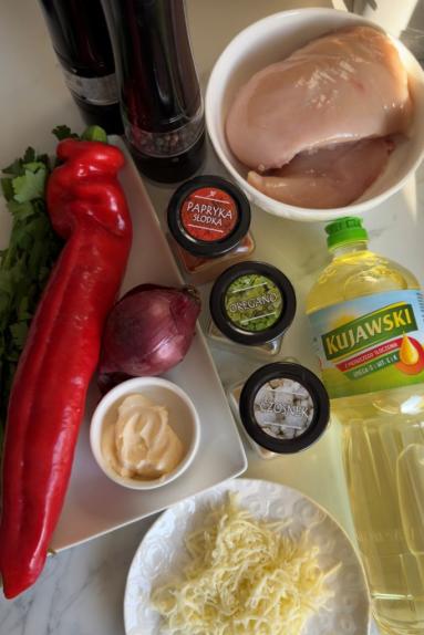 Zdjęcie - Filet z kurczaka zapiekany w airfryerze - Przepisy kulinarne ze zdjęciami