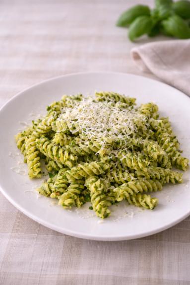 Zdjęcie: Makaron z pesto z bazylii Zdjęcie - Makaron z pesto z bazylii - Przepisy kulinarne ze zdjęciami