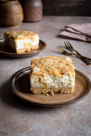 Zdjęcie - Kr&oacute;wkowy sernik bez pieczenia - Przepisy kulinarne ze zdjęciami