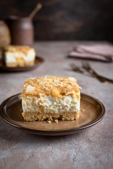 Zdjęcie: Krówkowy sernik bez pieczenia Zdjęcie - Krówkowy sernik bez pieczenia - Przepisy kulinarne ze zdjęciami