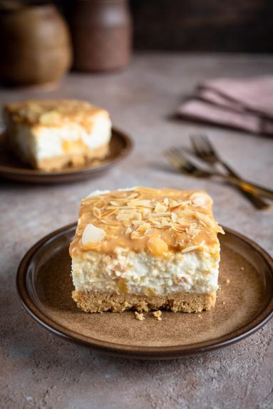 Zdjęcie - Kr&oacute;wkowy sernik bez pieczenia - Przepisy kulinarne ze zdjęciami