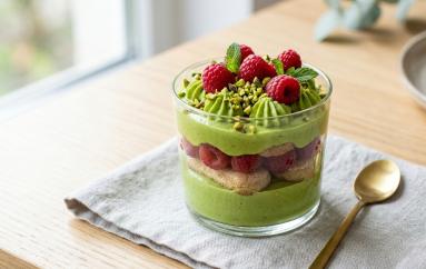Zdjęcie - Pistacjowe tiramisu z malinami – - Przepisy kulinarne ze zdjęciami