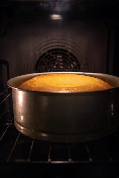 Zdjęcie - Puszysty sernik wielkanocny z olejem - Przepisy kulinarne ze zdjęciami