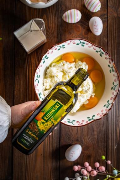 Zdjęcie - Puszysty sernik wielkanocny z olejem - Przepisy kulinarne ze zdjęciami