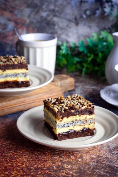 Zdjęcie - Ciasto Pijany Rodzynkowiec z makiem - Przepisy kulinarne ze zdjęciami