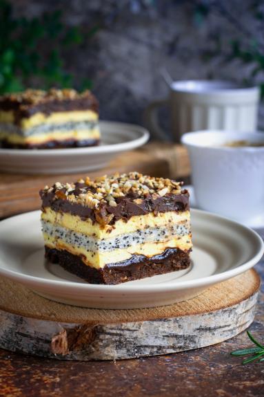 Zdjęcie: Ciasto Pijany Rodzynkowiec z makiem Zdjęcie - Ciasto Pijany Rodzynkowiec z makiem - Przepisy kulinarne ze zdjęciami