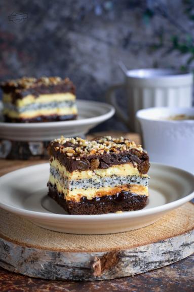 Zdjęcie - Ciasto Pijany Rodzynkowiec z makiem - Przepisy kulinarne ze zdjęciami