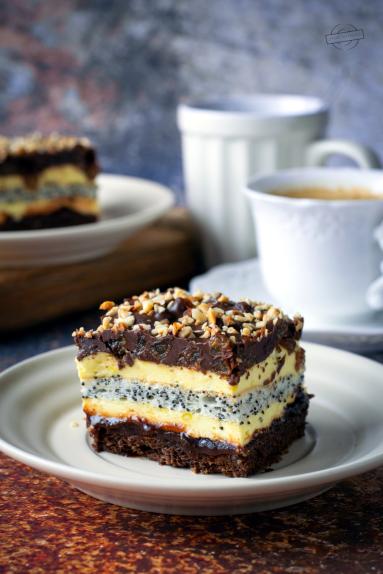 Zdjęcie - Ciasto Pijany Rodzynkowiec z makiem - Przepisy kulinarne ze zdjęciami