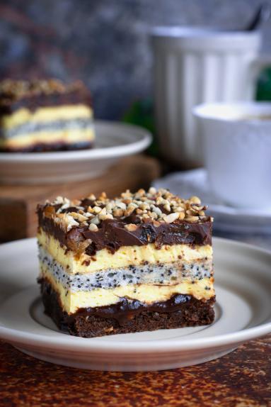 Zdjęcie: Ciasto Pijany Rodzynkowiec z makiem Zdjęcie - Ciasto Pijany Rodzynkowiec z makiem - Przepisy kulinarne ze zdjęciami