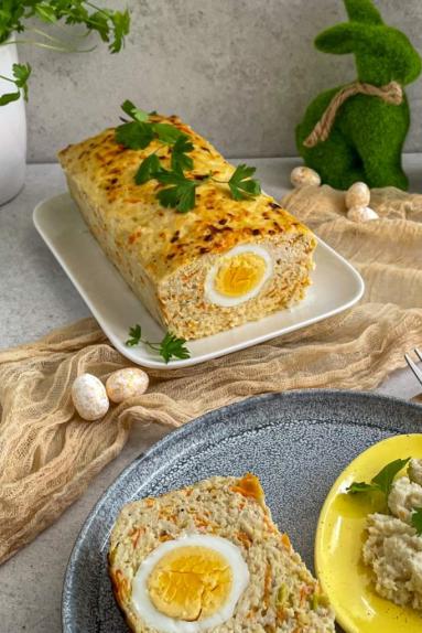 Zdjęcie - Pieczeń drobiowa z warzywami i jajkiem - Przepisy kulinarne ze zdjęciami