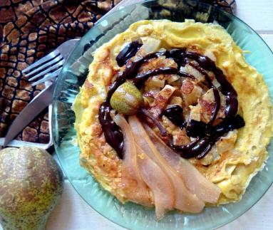 Zdjęcie - Omlet z karmelizowaną gruszką - Przepisy kulinarne ze zdjęciami